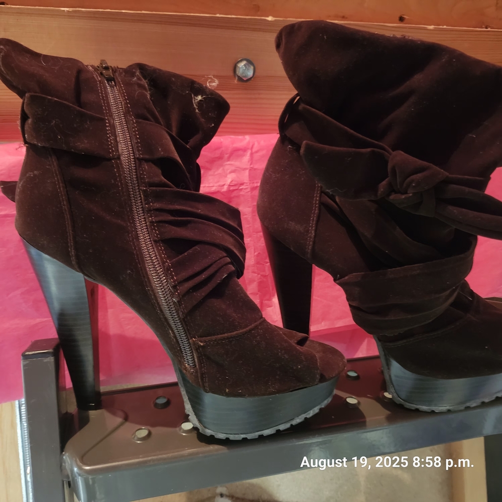 Chic Dark Brown Heeled Boots